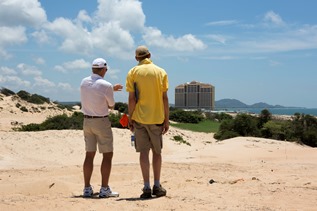 Greg Norman visits Vietnamese site